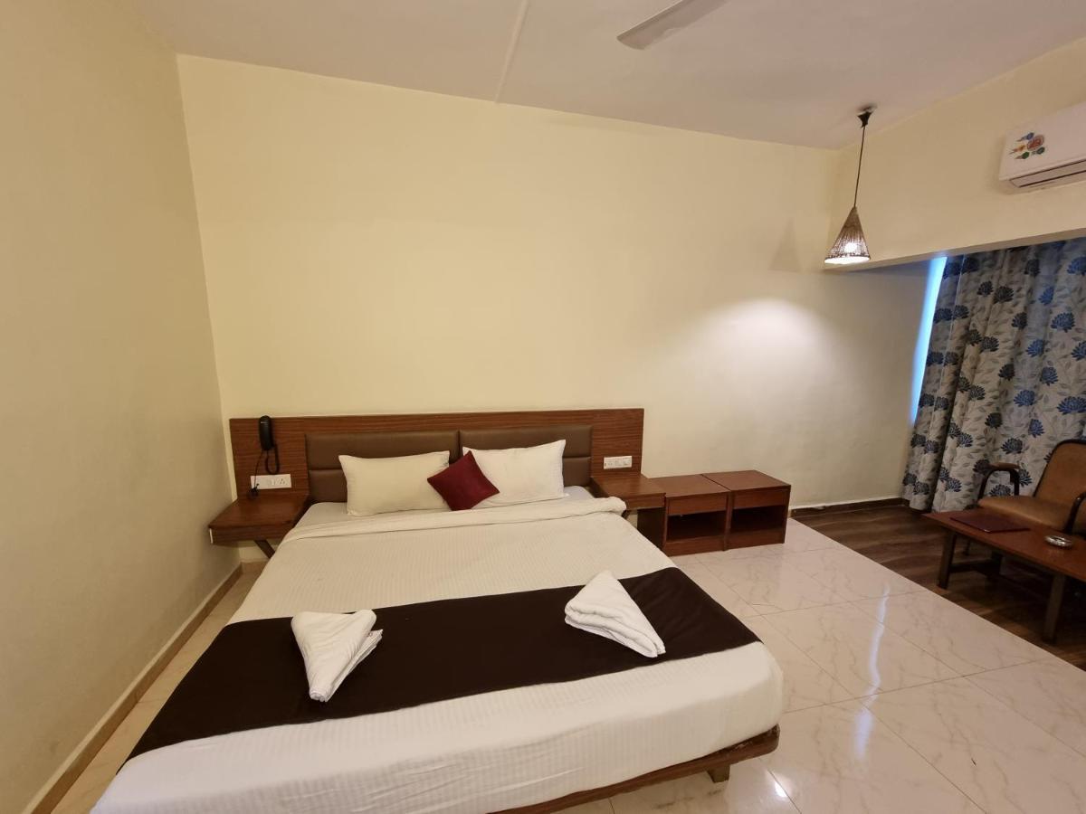 Hotel Lions Den Lonavala Exterior photo