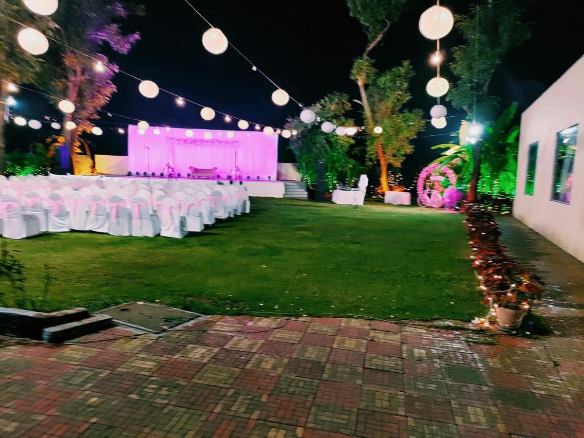 Hotel Lions Den Lonavala Exterior photo