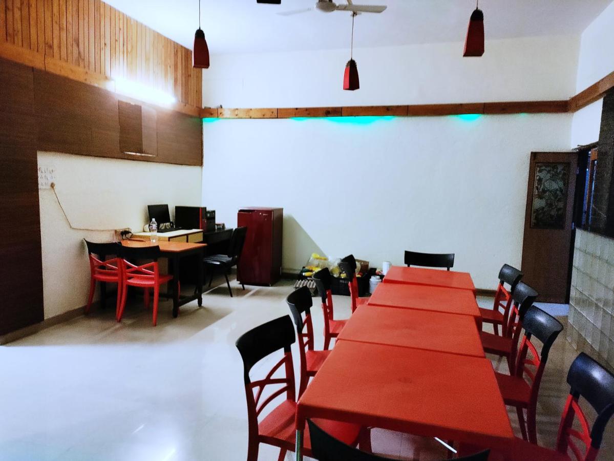 Hotel Lions Den Lonavala Exterior photo