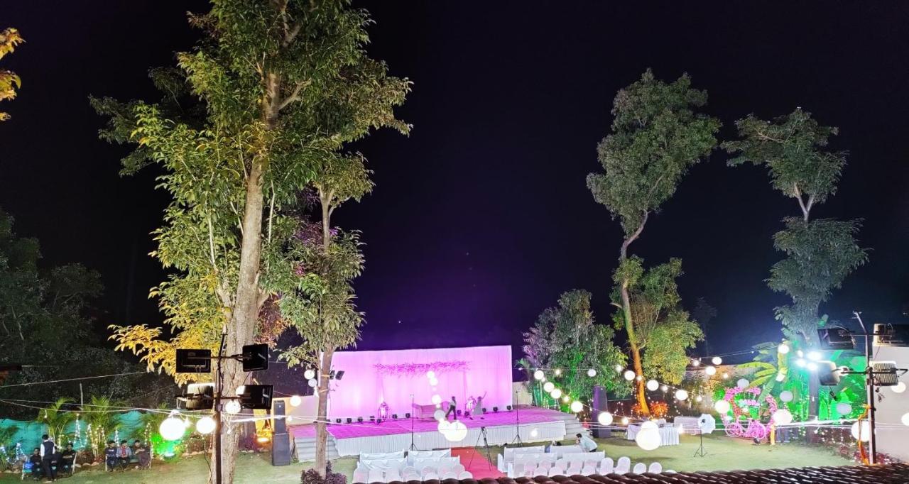 Hotel Lions Den Lonavala Exterior photo