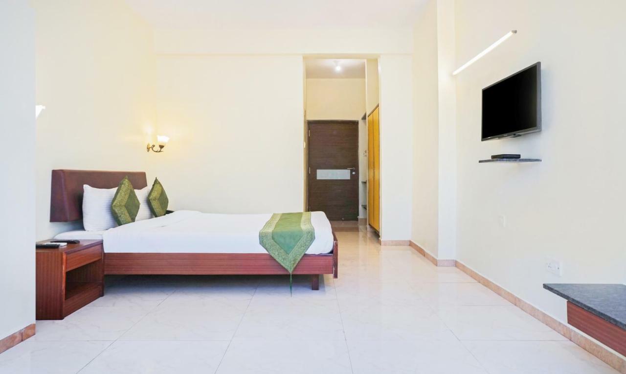 Hotel Lions Den Lonavala Exterior photo
