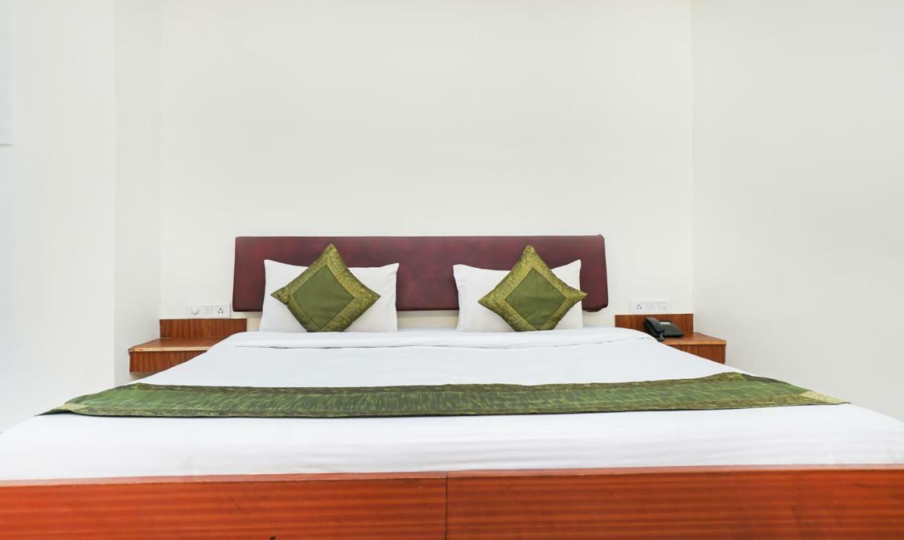 Hotel Lions Den Lonavala Exterior photo