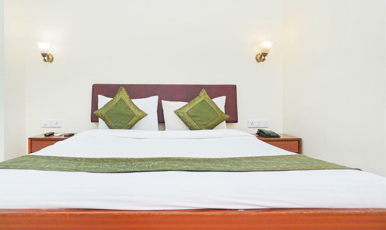 Hotel Lions Den Lonavala Exterior photo